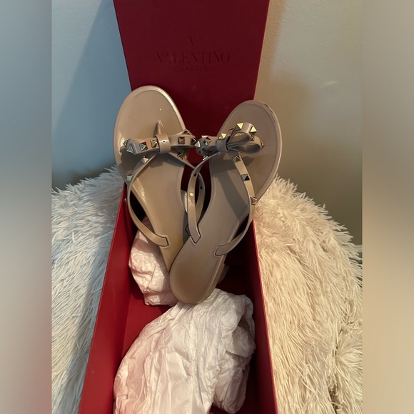 VALENTINO GARAVANI | RUBBER ROCKSTAR STUD SANDALS| SIZE:9 - Picture 5 of 6